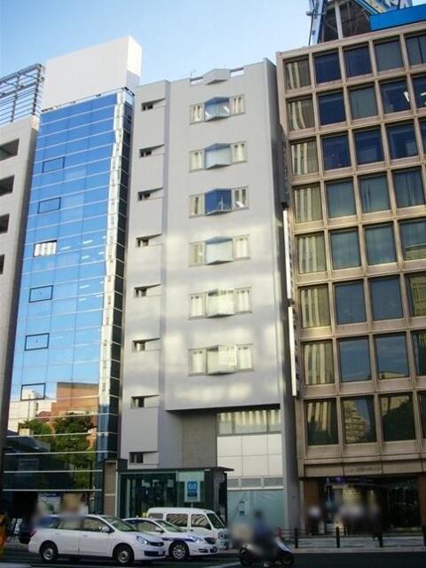 赤坂見附駅徒歩1分！人気エリア☆駅目の前の好立地　飲食店に最適物件